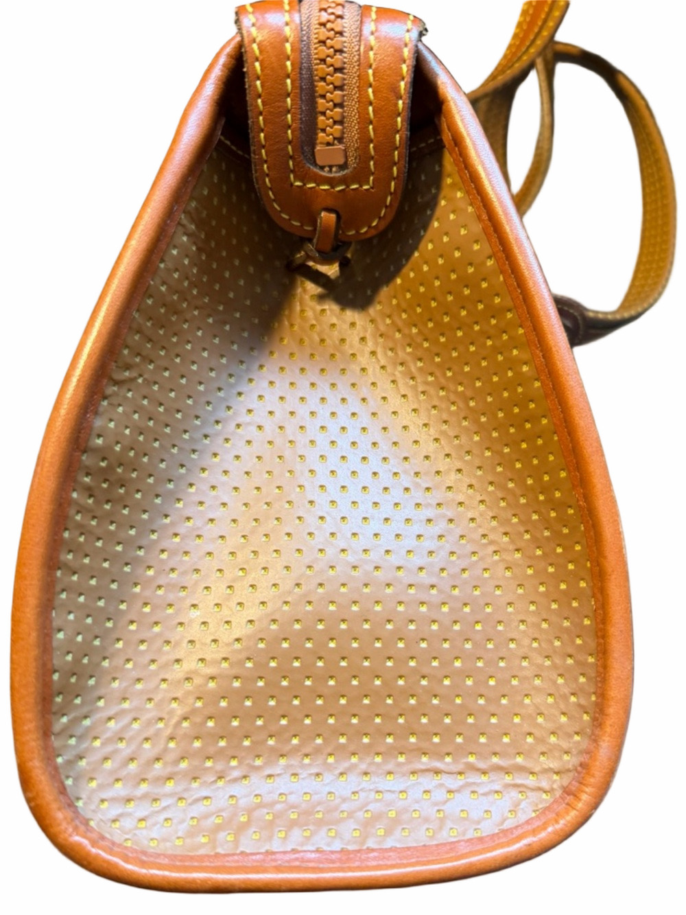 Dooney & Bourke  Vintage Cabrio Barrel Bag Tan Leather USA Y2K Shoulder Bag - Picture 5 of 16